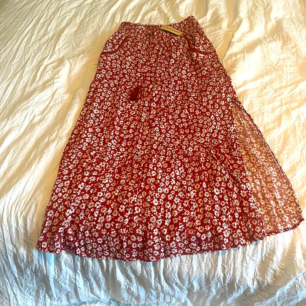 Maxi skirt with slit